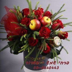 סידור פרחים בקופסה מס’ 6 ורדים אדומים