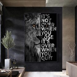 A-7 תמונה של אריה עם משפט השראה באנגלית להדפסה על קנבס או זכוכית