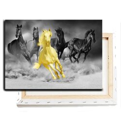 A-138 תמונה מעוצבת של סוסים דוהרים בשחור לבן עם סוס זהב על קנבס וזכוכית