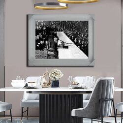 318 – תמונה של הרבי מליובאוויטש בהתוועדות שחור לבן