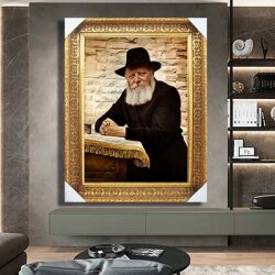219 – תמונה של הרבי מליובאוויטש נשען על הסטנדר להדפסה על קנבס או זכוכית