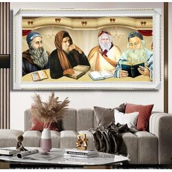 1152 – תמונה של ארבעת הרבנים יושבים סביב שולחן ומתפללים