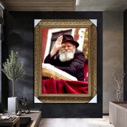 750 – תמונה של הרבי מליובאוויטש מחייך בל”ג בעומר להדפסה על קנבס או זכוכית