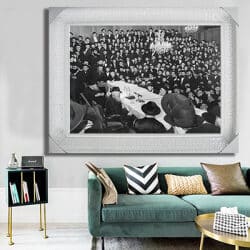 793 – תמונה של הרבי מליובאוויטש בהתוועדות שחור לבן