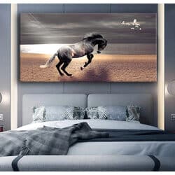 A-156 תמונת זכוכית או קנבס של סוס דוהר בחוף הים בשקיעה לסלון או חדר שינה