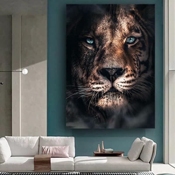 A-65 תמונת זכוכית או קנבס של אריה עם עיניים כחולות לסלון או חדר שינה