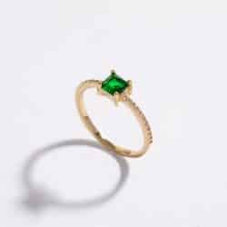 טבעת בשיבוץ אבני סברובסקי וקריסטל ירוק Danon