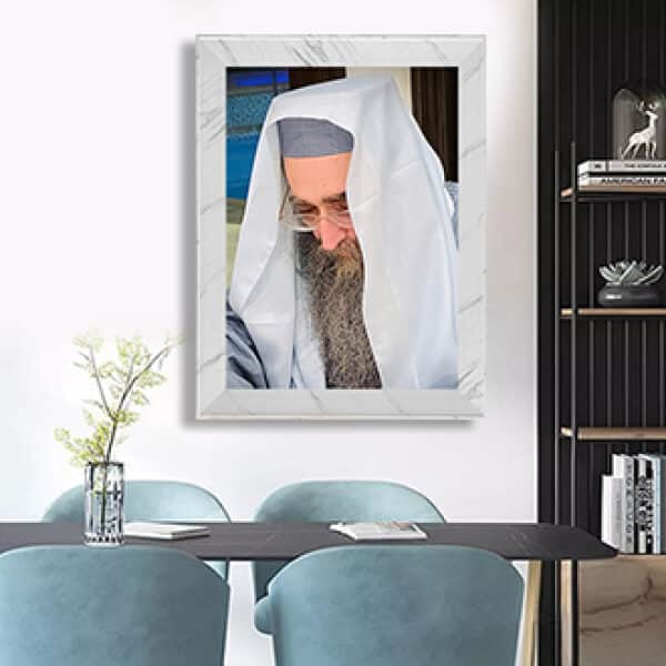 4137 – תמונה מעוצבת של הרב יאשיהו פינטו עם טלית לבנה