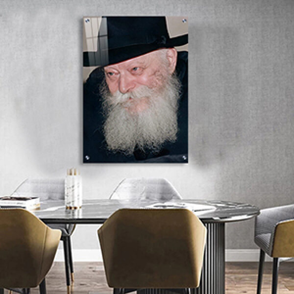 528 – תמונה מיוחדת של הרבי מליובאוויטש מחייך להדפסה על קנבס או זכוכית מחוסמת