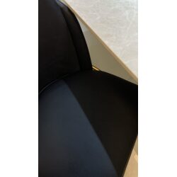 כסא בר דמוי עור בשילוב קטיפה שחור
