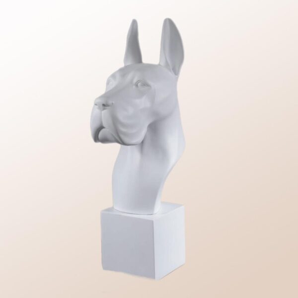 פסל סוס לבן