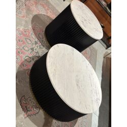 שולחן קפה עגול פלטה לבנה על מתכת שחורה