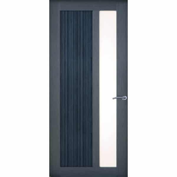 טפט לדלת. ציפוי מגנטי לדלת כניסה דגם קובי, חלון צדדי, הדלת בצבע אפור וליד החלון מלבן פסים לאורך בצבע כחול
