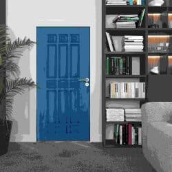 טפט לדלת. ציפוי מגנטי לדלת כניסה דגם סיון בצבע כחול ועליהן ציורי מרובעים שונים בצבע כחול כהה יותר