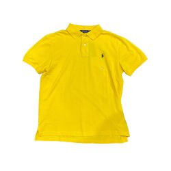 ‏חולצה צהובה של Polo