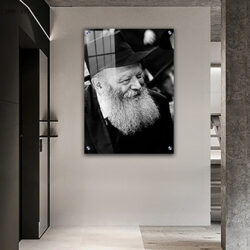 295 – תמונה של הרבי מליובאוויטש מחייך על זכוכית או קנבס בשחור לבן
