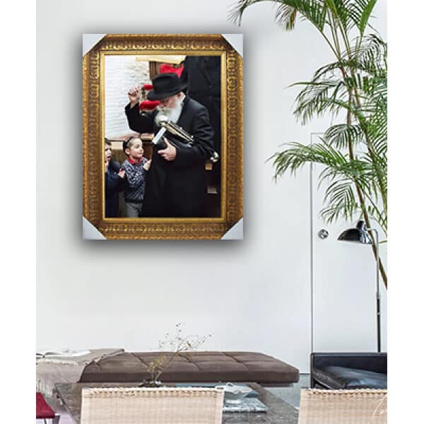 904- תמונה של הרבי מליובאוויטש עם ילדים להדפסה על קנבס או זכוכית
