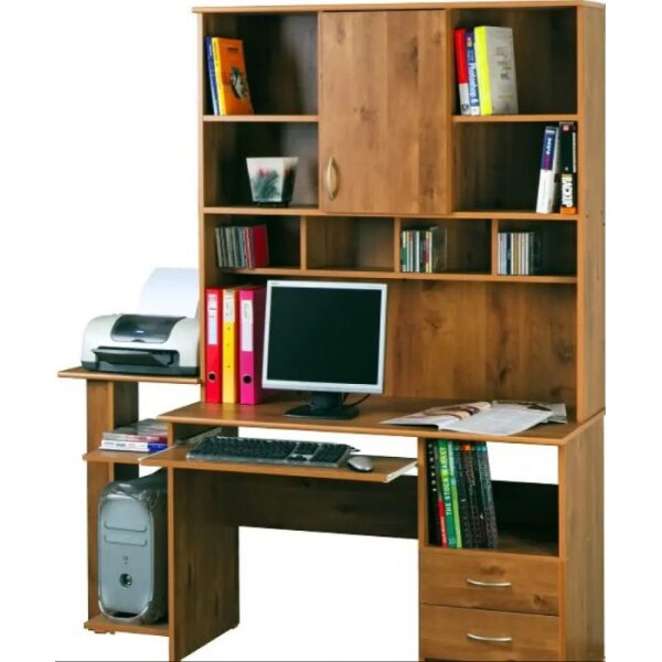 שולחן מחשב עם ספריה, מגירת מקלדת ומקום למחשב ומדפסת.