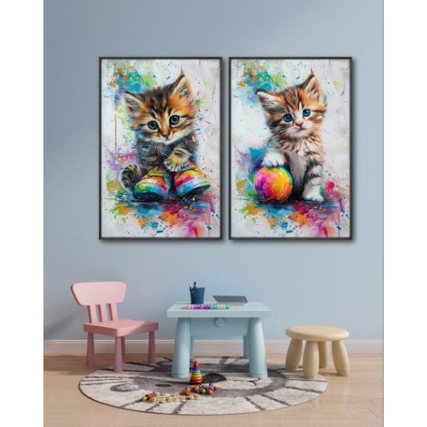 זוג תמונות קנבס צבעונית לחדר ילדים “חתולים בצמרת”