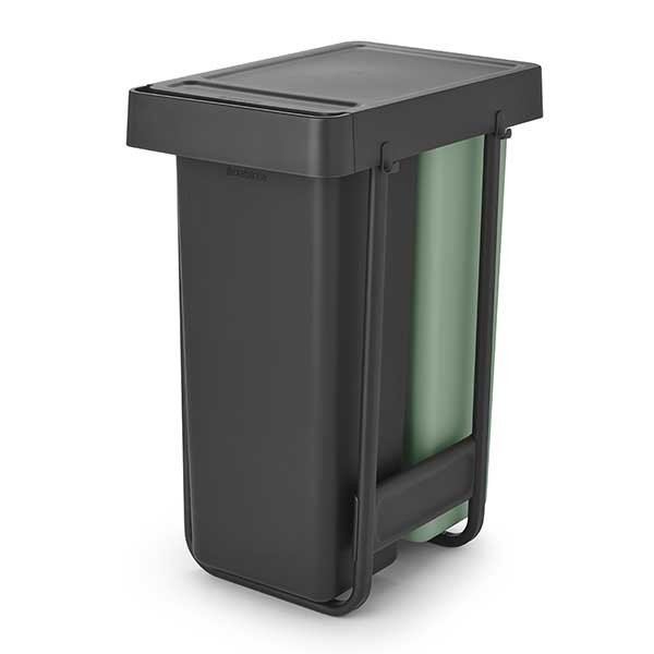 צמד פחי הפרדה נשלפים לארון מטבח 2X30 ליטר אפור כהה / וירוק ג’ייד | SORT & GO – Brabantia צמד פחי הפרדה נשלפים לארון מטבח 2X30 ליטר אפור כהה / וירוק ג’ייד | SORT & GO – Brabantia
